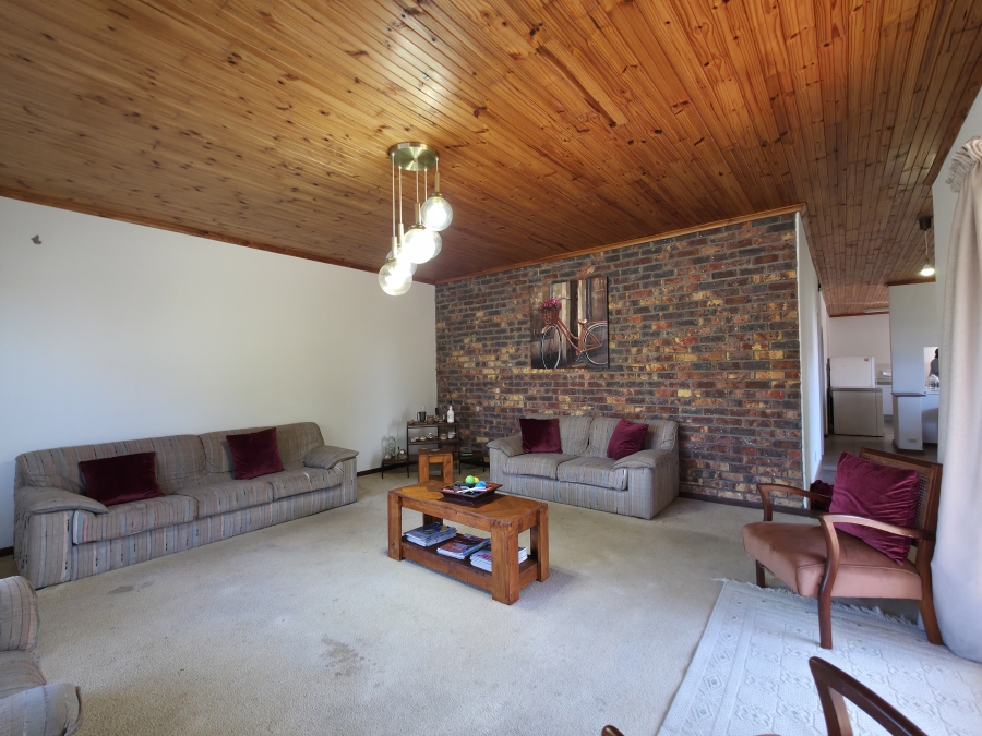 4 Bedroom Property for Sale in Noorsekloof Eastern Cape